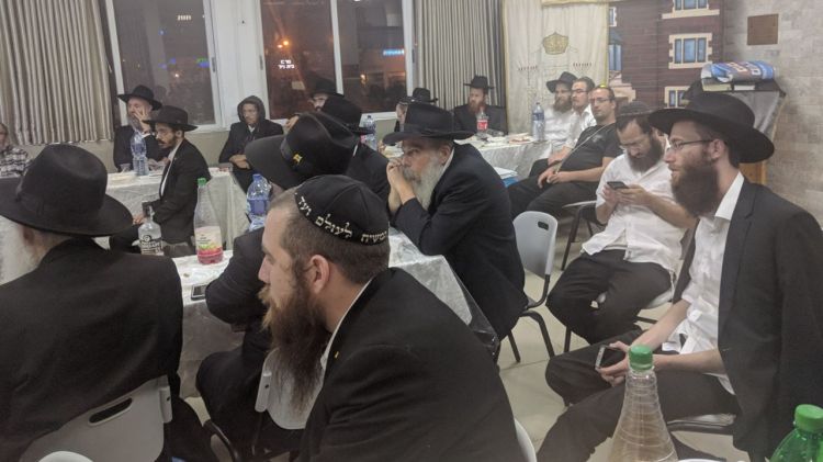 משיח בכיכר • הרב ויצהנדלר התוועד עם הפעילים לקראת עצרת הענק